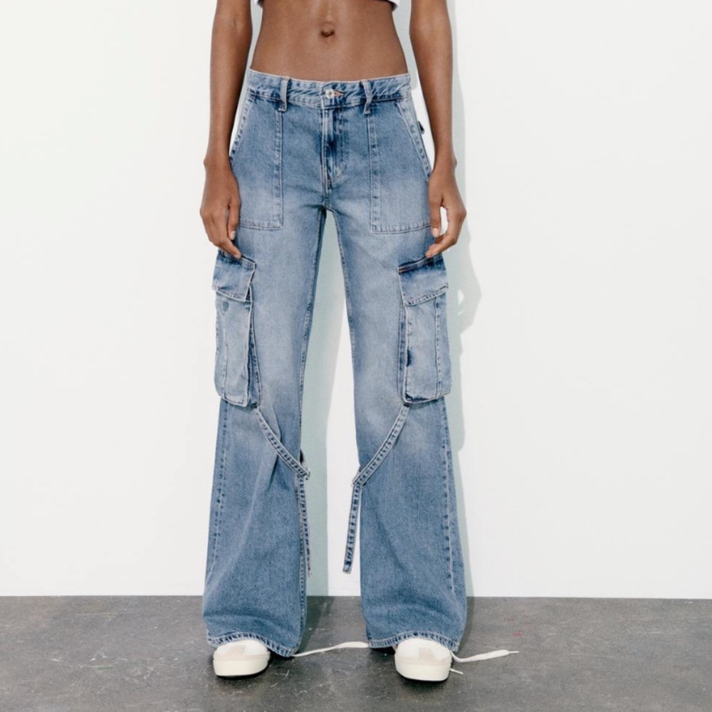 Zara MID-RISE TRF CARGO JEANS